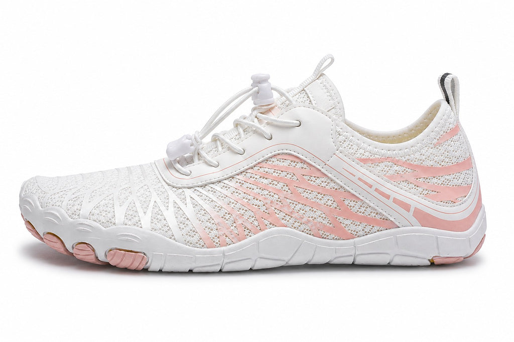 Zapato acuático uzi sport guadalajara Blubber blanco con detalles en rosa, tela de secado rápido y cordón elástico.