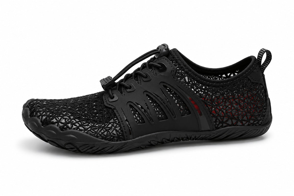 Zapato acuático negro uzi sport guadalajara de spandex con suela de caucho antiderrapante y cordón elástico ajustable.