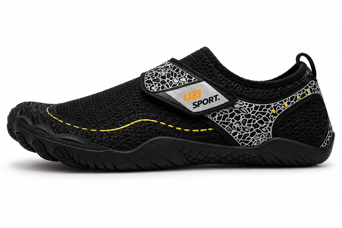 Zapato acuático Manta Flow negro de uzi sport guadalajara con cierre de velcro y detalles estampados
